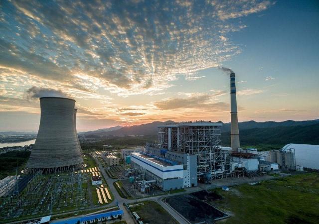 我國的火電廠燃燒一噸的煤礦，能產(chǎn)生多少電量？