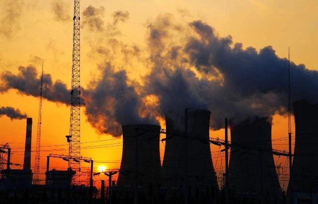 我國的火電廠燃燒一噸的煤礦，能產(chǎn)生多少電量？